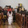 Susana khidmat Jumat Agung di Gereja Kapel Katolik Hati Kudus Yesus Borromeus
