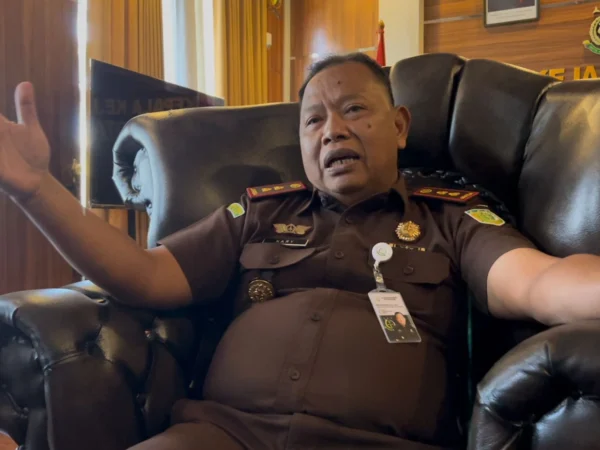 Kepala Kejaksaan Negeri Banjar Sri Haryanto saat ditemui di ruang kerjanya belum lama ini. (Cecep Herdi/Jabar Ekspres)