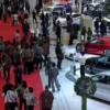 Ilustrasi sejumlah pengunjung menghadiri pameran industri otomotif. (Dok. Jabar Ekspres