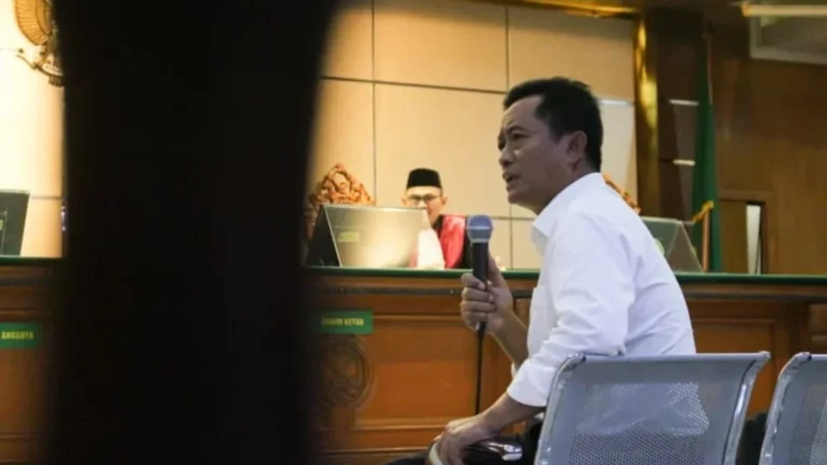 Ilustrasi Ema Sumarna saat menjalani sidang lanjutan di kasus korupsi Bandung Smart City