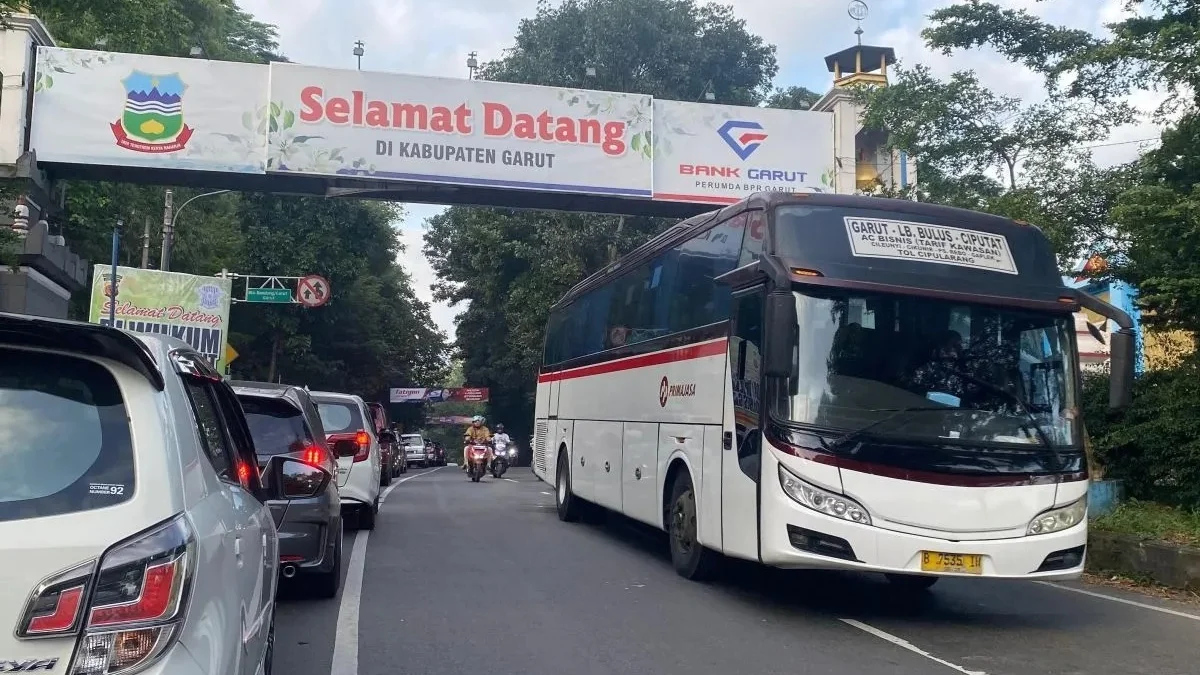 Jalur Bandung-Garut sempat padat/Foto: Antara/