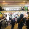 Pengunjung berbelanja di Pasar Baru Trade Center, Kota Bandung, Kamis (3/4). Foto: Dimas Rachmatsyah / Jabar Ekspres