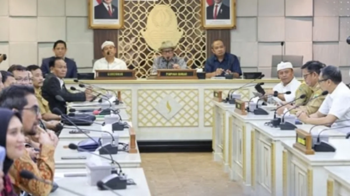 Gubernur Jabar dan Banggar DPRD saat rapat bersama beberapa waktu lalu.