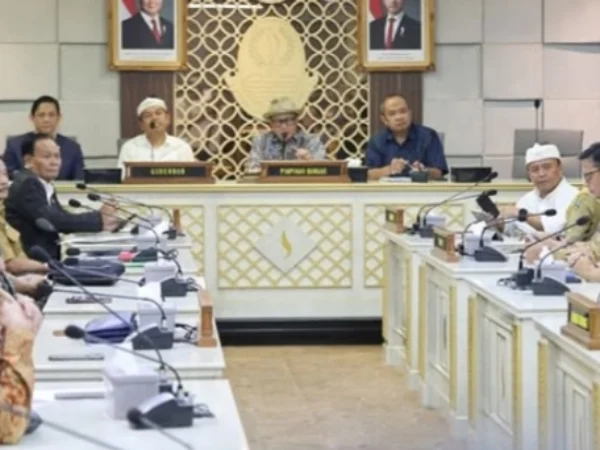 Gubernur Jabar dan Banggar DPRD saat rapat bersama beberapa waktu lalu.