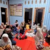 Warga terdampak tanah longsor di Panawangan Ciamis mengungsi ke kantor desa setempat belum lama ini. Bupati Ciamis, H Herdiat Sunarya, menegaskan warga terdampak harus segera direlokasi ke lokasi lebih aman. (Istimewa)