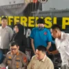 Polda Jabar saat rilis pengungkapanya kasus tindak pidana asusila atau pelecehan seksual yang menjerat dokter residen spesialis anestesi di RSHS Bandung berinisial PHP. Foto. Sandi Nugraha.