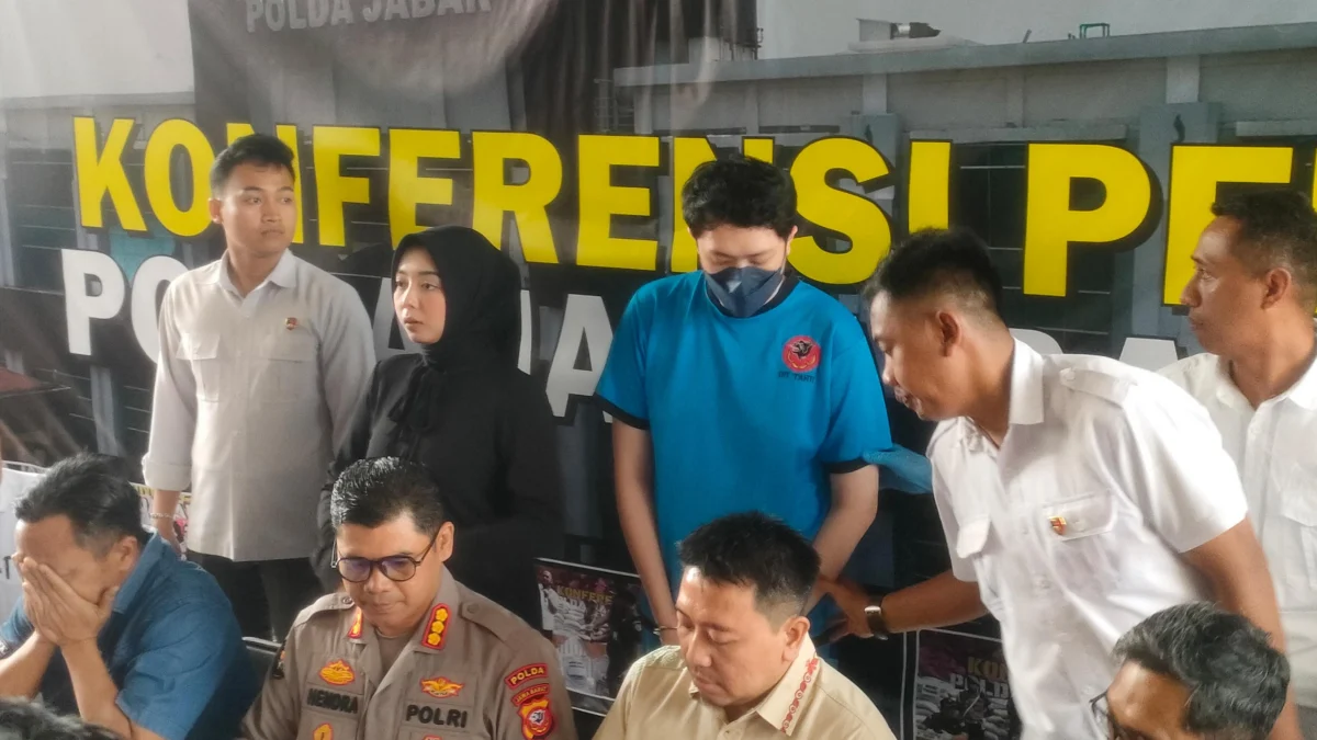 Polda Jabar saat rilis pengungkapanya kasus tindak pidana asusila atau pelecehan seksual yang menjerat dokter residen spesialis anestesi di RSHS Bandung berinisial PHP. Foto. Sandi Nugraha.