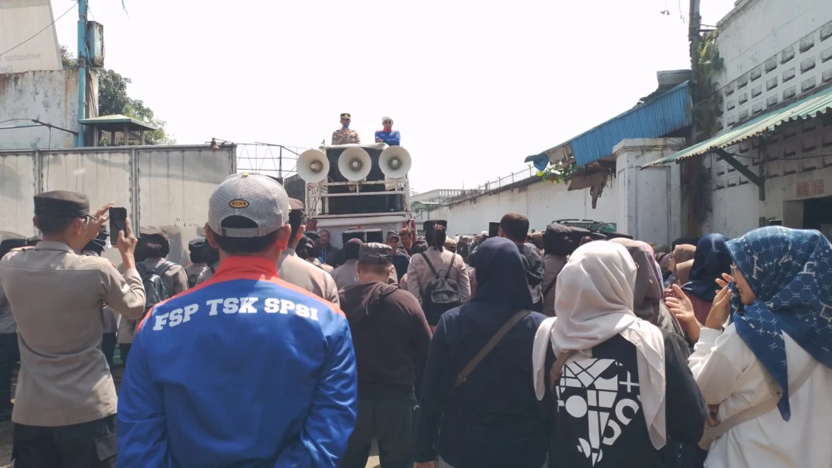 Aksi Buruh Eks Karyawan PT Matahari Sentosa Jaya Tuntut Pemberian Pesangon yang Tidak Dibayarkan Selama Tujuh Tahun/Firman Satria/Jabar Ekspres/