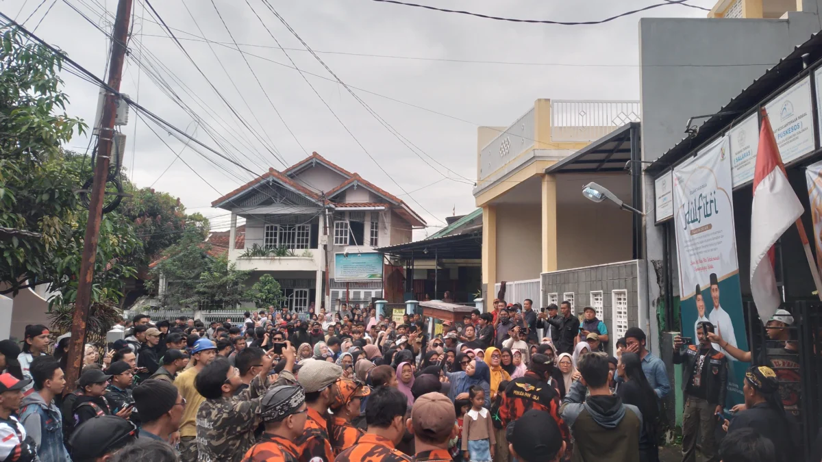 Ilustrasi: Gejolak perlawanan warga saat menolak proses eksekusi yang rencananya dilakukan pada Selasa, 15 April 2025 namun batal dilakukan. (Yanuar Baswata/Jabar Ekspres)