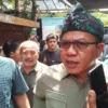 Bupati Bandung, Dadang Supriatna saat ditemui di Desa Cibiruwetan, Kecamatan Cileunyi, Kabupaten Bandung. (Yanuar Baswata/Jabar Ekspres)