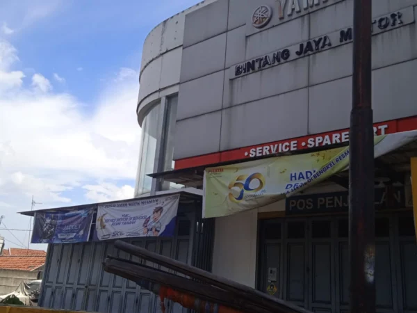 Dok. Salah satu deler motor di jalan Cikutra Bandung yang mengalami kasus perampokan. Istimewa.