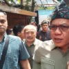 Bupati Bandung, Dadang Supriatna saat ditemui di Desa Cibiruwetan, Kecamatan Cileunyi, Kabupaten Bandung. (Yanuar Baswata/Jabar Ekspres)