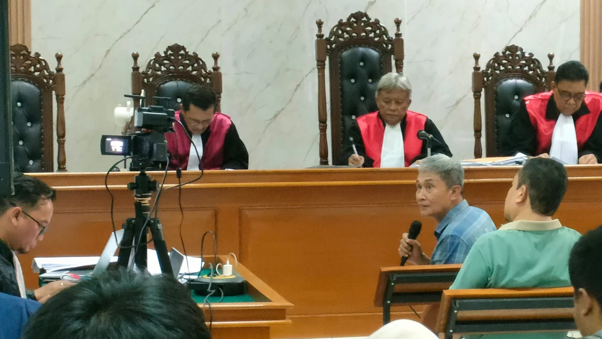 Dok. Mantan Anggota Banggar DPRD Kota Bandung Riana saat dihadirkan sebagai saksi dalam persidangan kasus dugaan korupsi Bandung Smart City. Selasa (22/4). Foto. Sandi Nugraha.