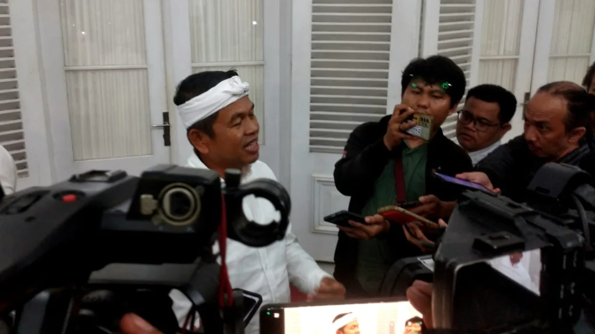 Gubernur Jawa Barat Dedi Mulyadi merespons sengketa lahan SMAN 1 Bandung. (Dok. Jabar Ekspres)