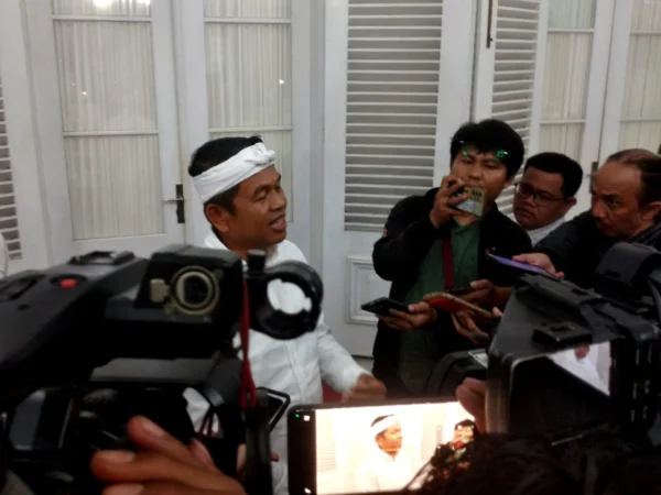 Gubernur Jawa Barat Dedi Mulyadi merespons sengketa lahan SMAN 1 Bandung. (Dok. Jabar Ekspres)