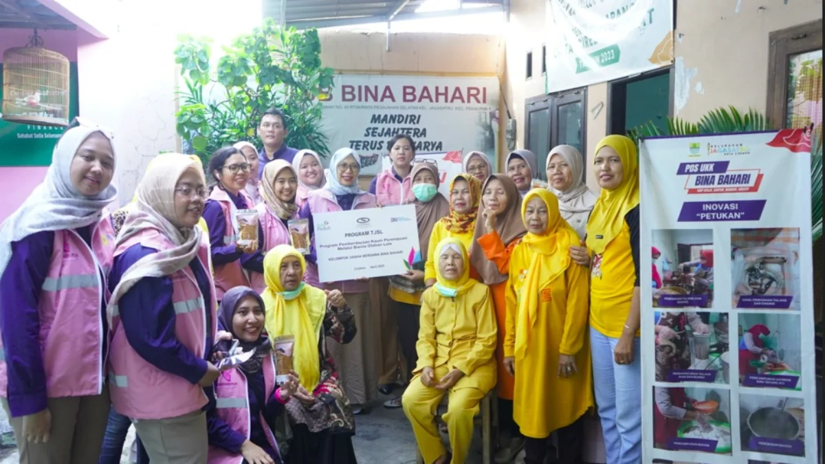 Empowering Women: Di Momen Hari Kartini, PLN UID Jabar Salurkan Bantuan ke Kelompok Bina Bahari