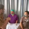 Bupati Bandung Barat Jeje Ritchie Ismail saat meninjau pelaksanaan MOP di Puskesmas Batujajar. Senin (21/4). Dok Jabar Ekspres/Suwitno