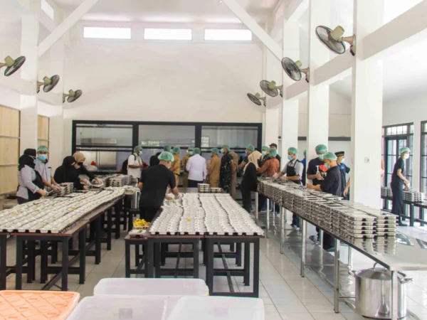 Ilustrasi: SPPG/ Dapur Makan Gizi Gratis (MBG) Sekolah Bina Insani, Kota Bogor. (Yudha Prananda / Jabar Ekspres)