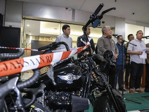Direktur Penyidikan pada Jampidsus Kejagung, Abdul Qohar dalam konferensi pers di Jakarta, Senin (14/4) dini hari. (foto/ANTARA)
